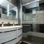 Isadora Apartment *