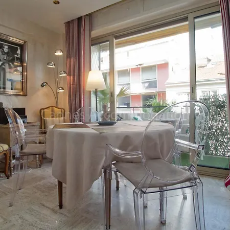 Isadora Apartment *